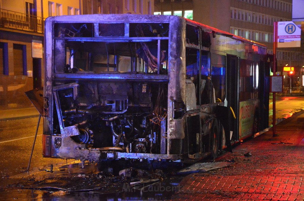 Stadtbus fing Feuer Koeln Muelheim Frankfurterstr Wiener Platz P066.JPG